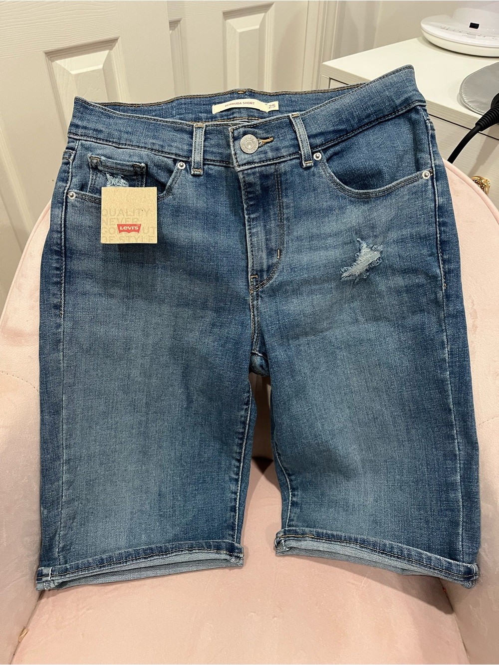 Levi’s Classic Bermuda Shorts (25W)